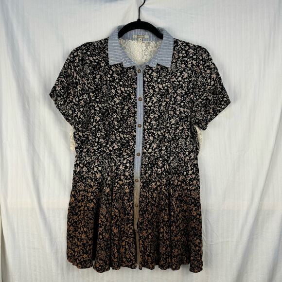 Gimmicks BKE Short Sleeve Button Down Women’s Size Medium Open Back Floral Lace - Picture 1 of 9